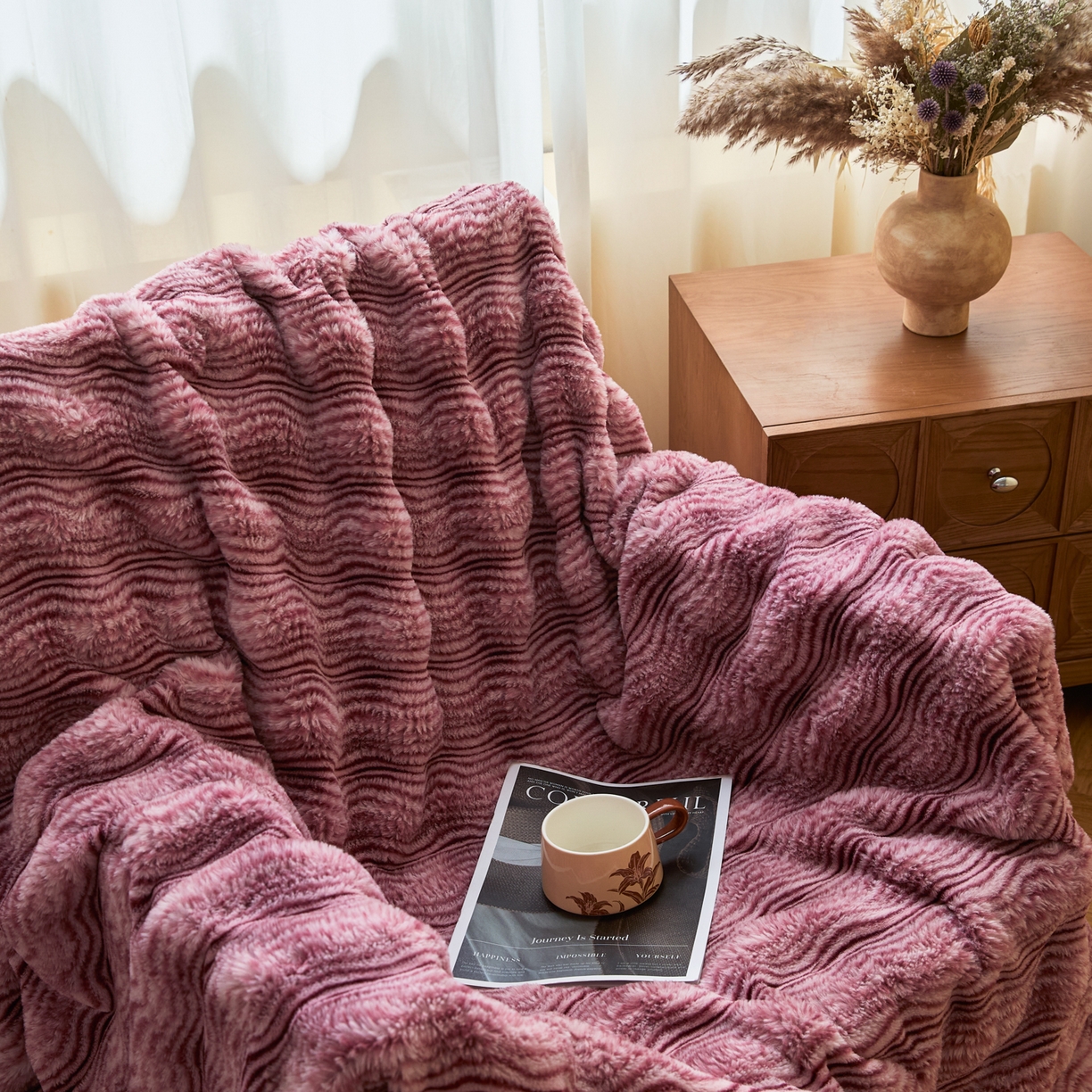 91家纺网 家纺一手货源 找家纺 欧邦 2025新款轻奢波纹加厚皮草兔毛绒双层毯 沙发图