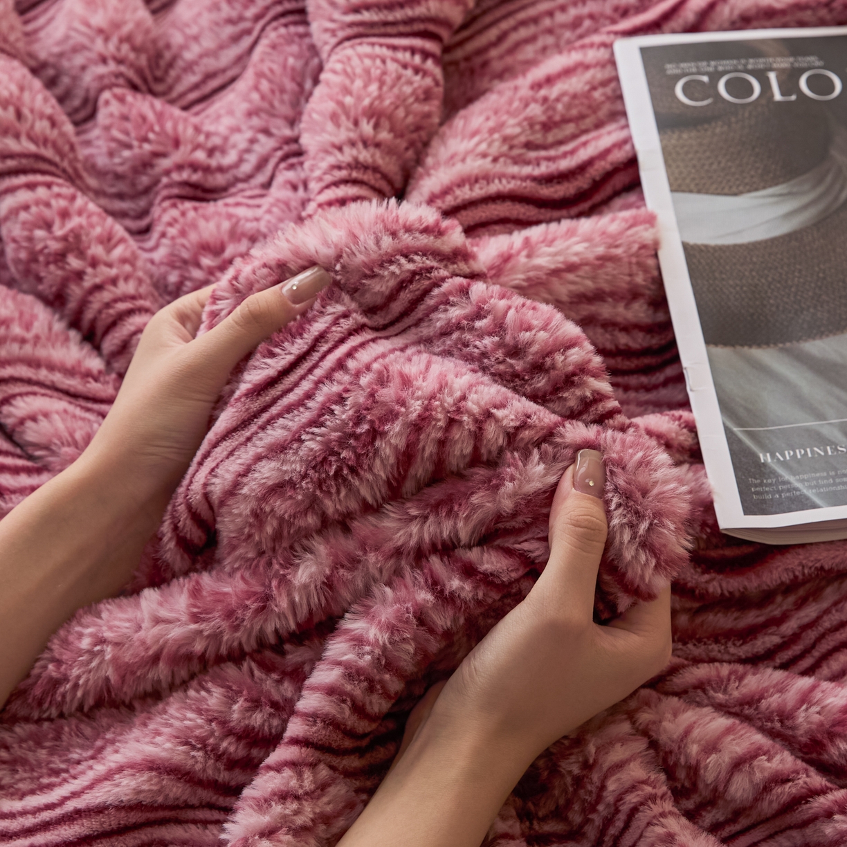 91家纺网 家纺一手货源 找家纺 欧邦 2025新款轻奢波纹加厚皮草兔毛绒双层毯 波纹-玫红