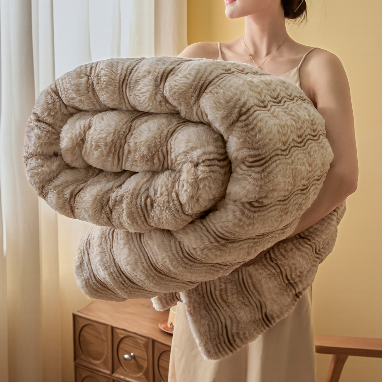 91家纺网 家纺一手货源 找家纺 欧邦 2025新款轻奢波纹加厚皮草兔毛绒双层毯 叠拍图