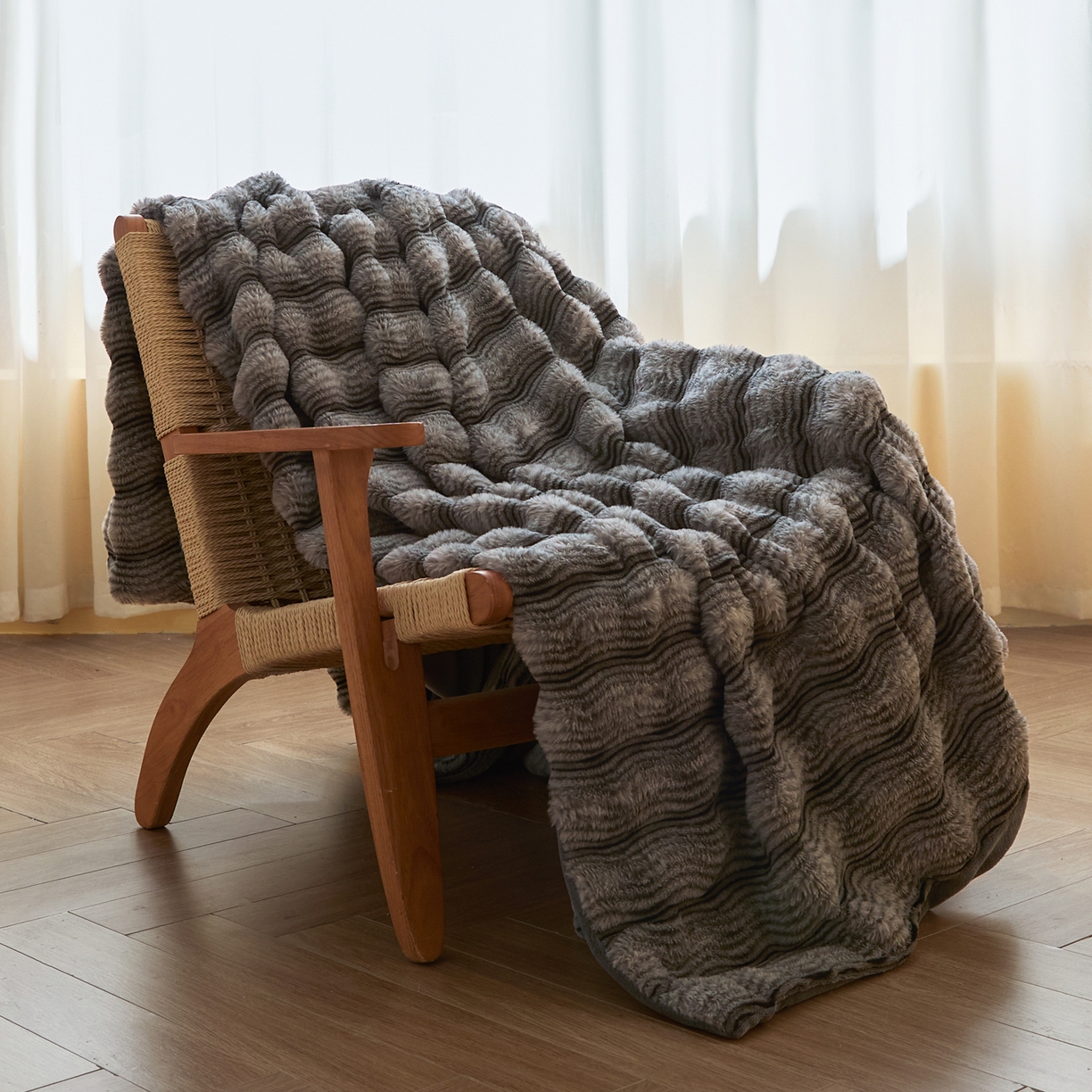 91家纺网 家纺一手货源 找家纺 （总）欧邦 2025新款轻奢波纹加厚皮草兔毛绒双层毯