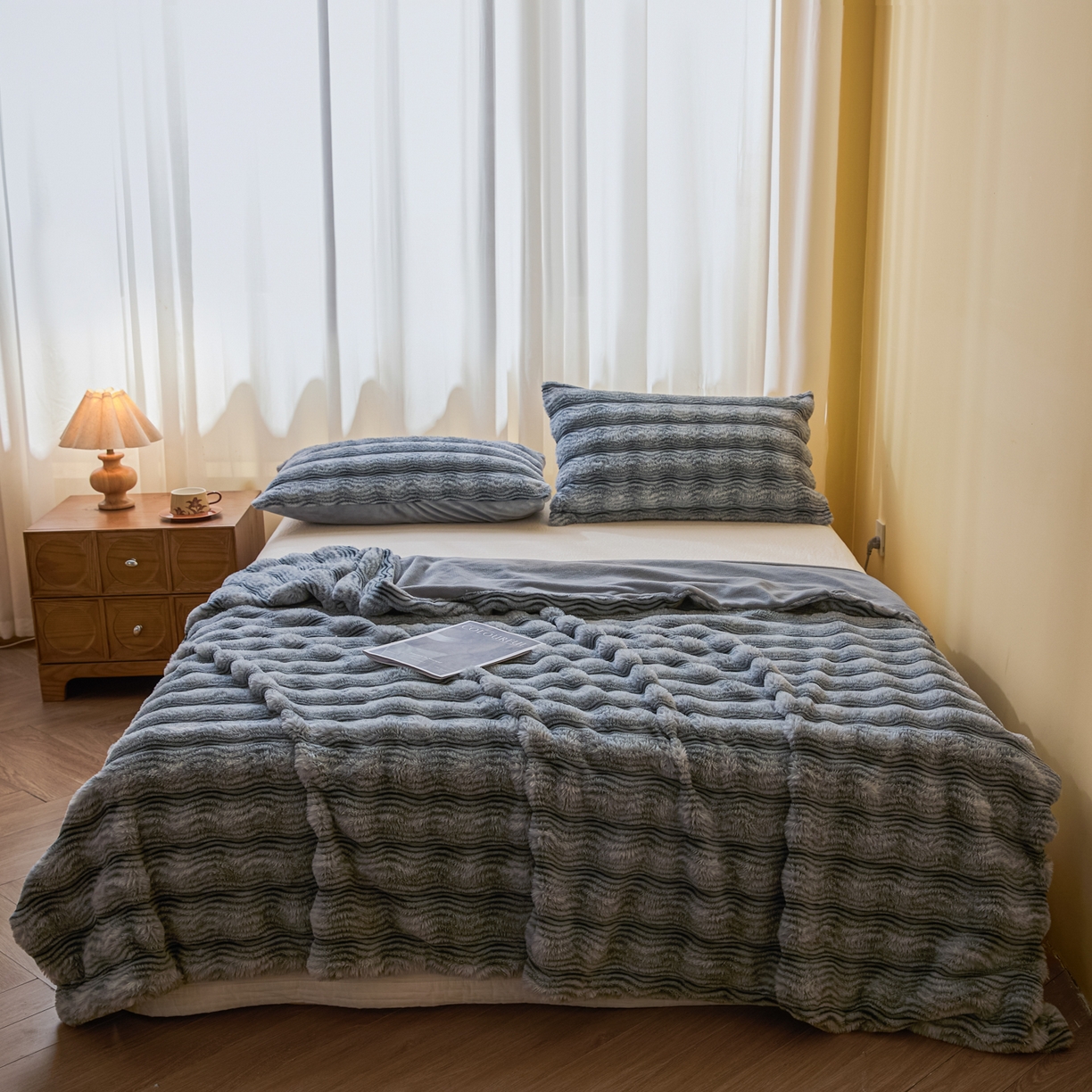 91家纺网 家纺一手货源 找家纺 欧邦 2025新款轻奢波纹加厚皮草兔毛绒双层毯 波纹-蓝灰