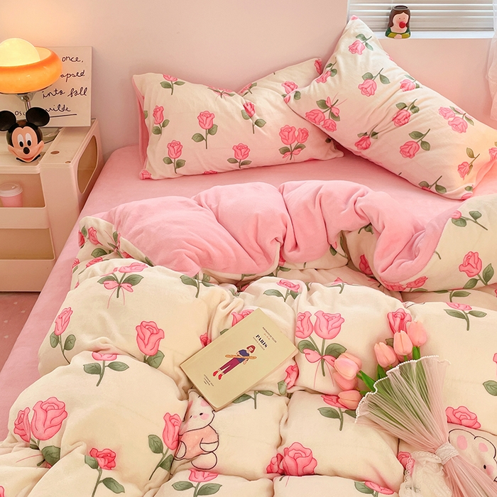 91家纺网 家纺一手货源 找家纺 卡斯诺家纺馆 2025新款200克牛奶绒四件套 浪漫玫瑰