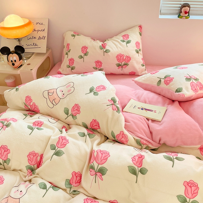 91家纺网 家纺一手货源 找家纺 卡斯诺家纺馆 2025新款200克牛奶绒四件套 浪漫玫瑰