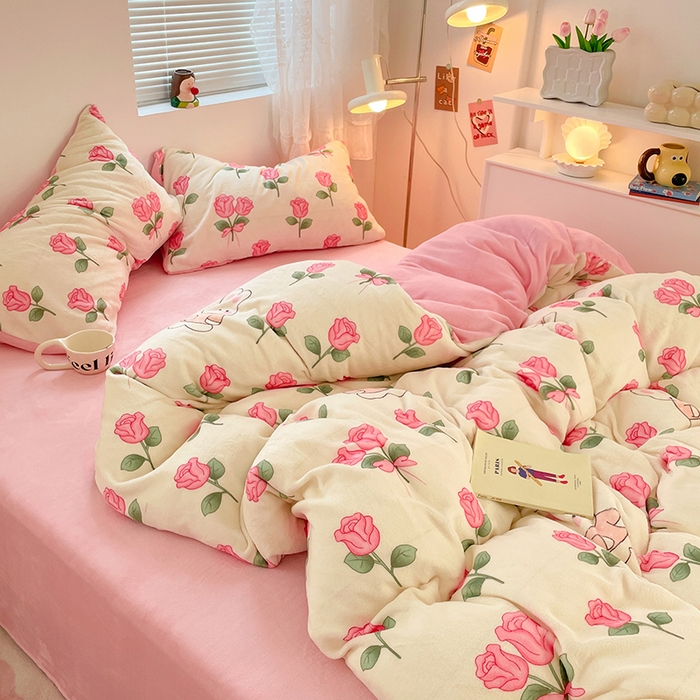 91家纺网 家纺一手货源 找家纺 卡斯诺家纺馆 2025新款200克牛奶绒四件套 浪漫玫瑰