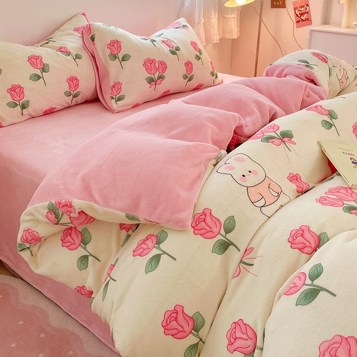 91家纺网 家纺一手货源 找家纺 卡斯诺家纺馆 2025新款200克牛奶绒四件套 浪漫玫瑰