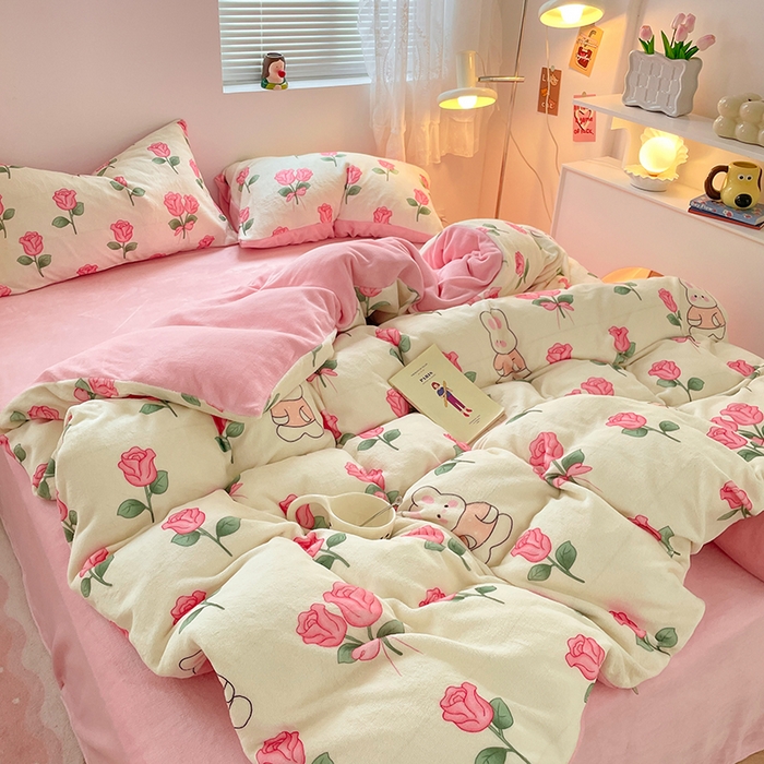 91家纺网 家纺一手货源 找家纺 卡斯诺家纺馆 2025新款200克牛奶绒四件套 浪漫玫瑰