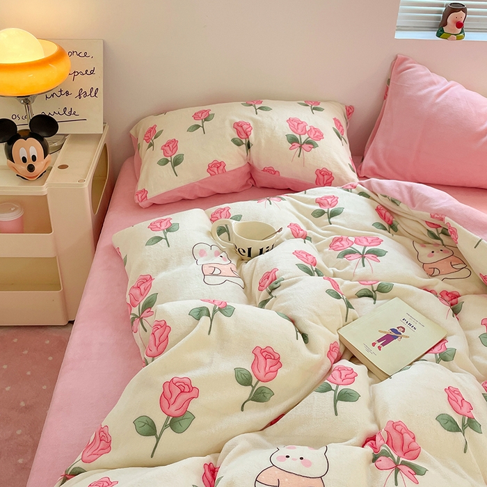 91家纺网 家纺一手货源 找家纺 卡斯诺家纺馆 2025新款200克牛奶绒四件套 浪漫玫瑰