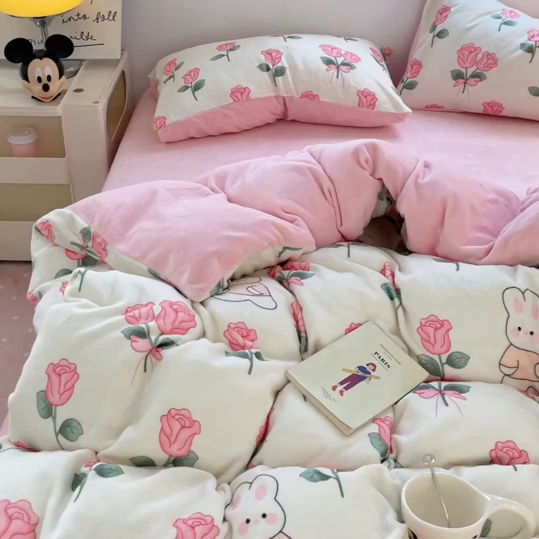 91家纺网 家纺一手货源 找家纺 卡斯诺家纺馆 2025新款200克牛奶绒四件套 浪漫玫瑰