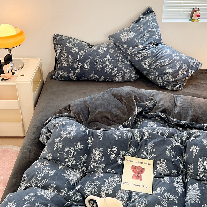 91家纺网 家纺一手货源 找家纺 卡斯诺家纺馆 2025新款200克牛奶绒四件套 暗夜浮香