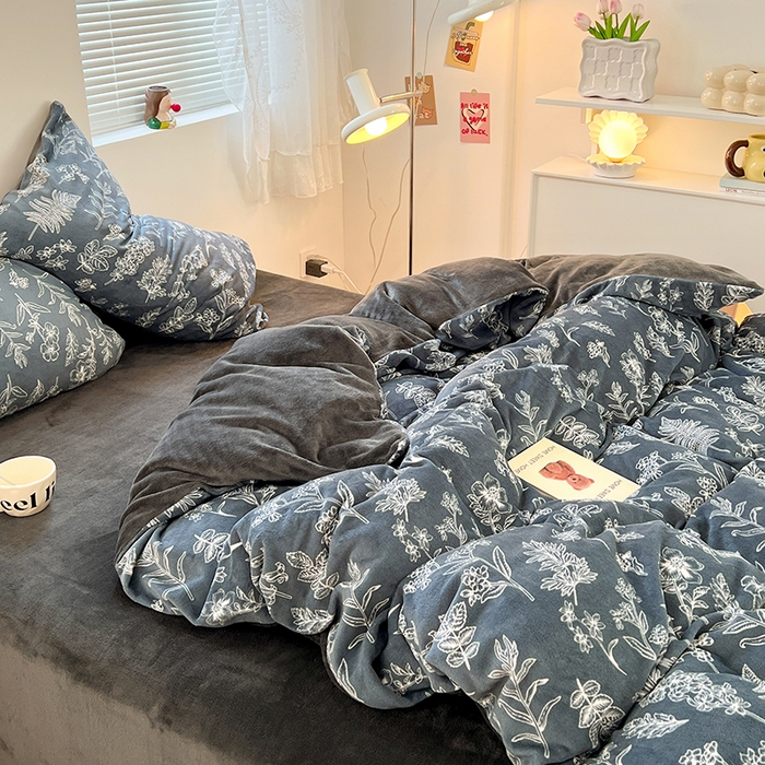 91家纺网 家纺一手货源 找家纺 卡斯诺家纺馆 2025新款200克牛奶绒四件套 暗夜浮香