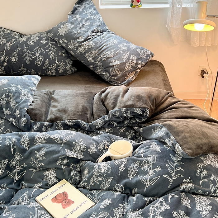 91家纺网 家纺一手货源 找家纺 卡斯诺家纺馆 2025新款200克牛奶绒四件套 暗夜浮香