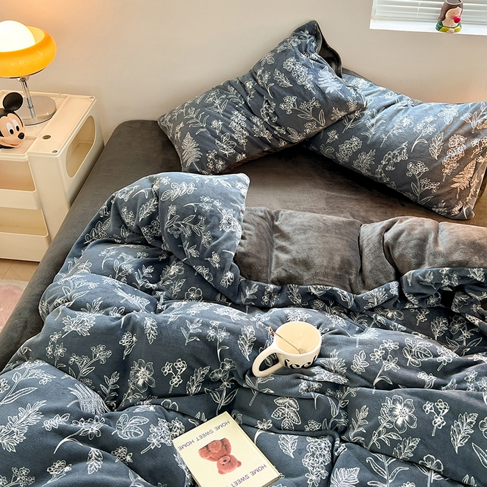 91家纺网 家纺一手货源 找家纺 卡斯诺家纺馆 2025新款200克牛奶绒四件套 暗夜浮香