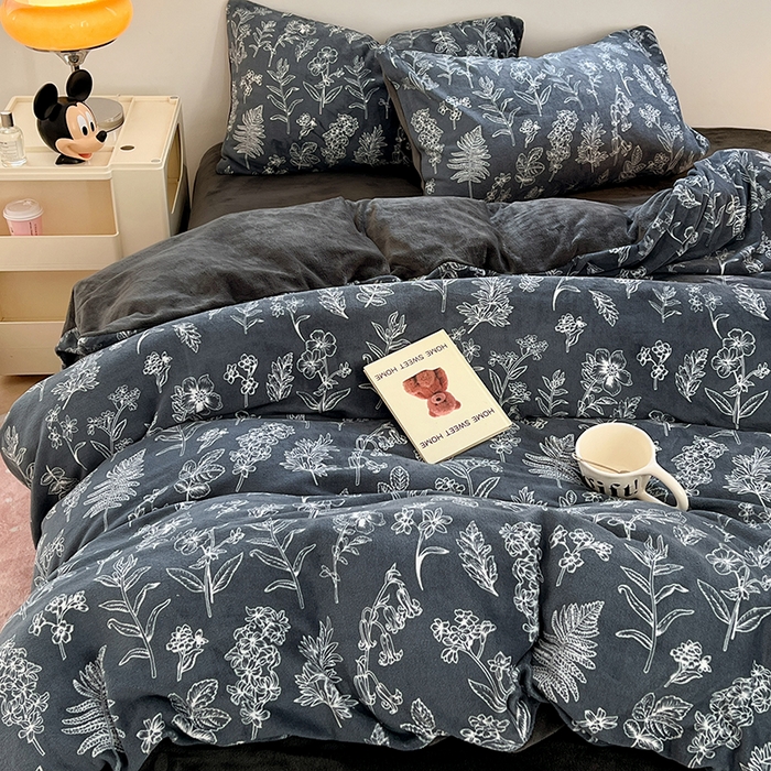 91家纺网 家纺一手货源 找家纺 卡斯诺家纺馆 2025新款200克牛奶绒四件套 暗夜浮香