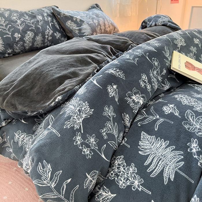 91家纺网 家纺一手货源 找家纺 卡斯诺家纺馆 2025新款200克牛奶绒四件套 暗夜浮香