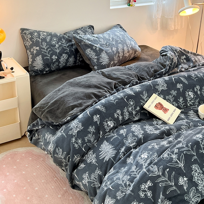 91家纺网 家纺一手货源 找家纺 卡斯诺家纺馆 2025新款200克牛奶绒四件套 暗夜浮香