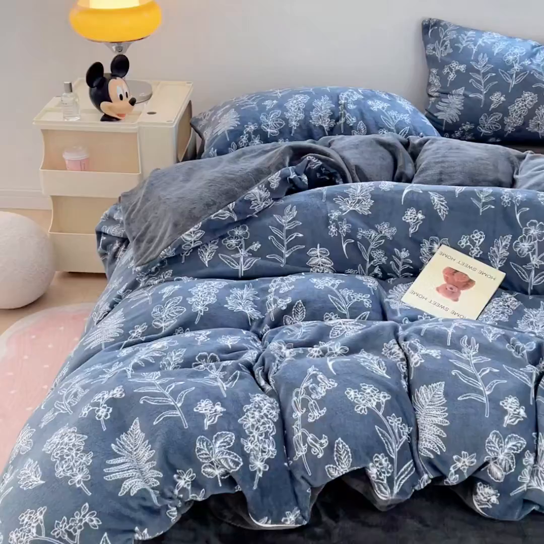 91家纺网 家纺一手货源 找家纺 卡斯诺家纺馆 2025新款200克牛奶绒四件套 暗夜浮香