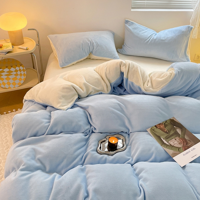 91家纺网 家纺一手货源 找家纺 卡斯诺家纺馆 2025新款200克牛奶绒四件套 冰川蓝奶白