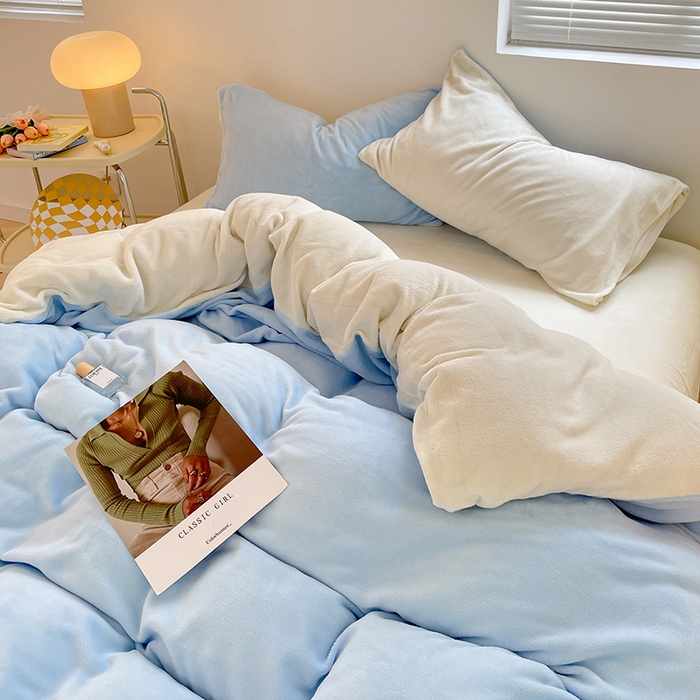 91家纺网 家纺一手货源 找家纺 卡斯诺家纺馆 2025新款200克牛奶绒四件套 冰川蓝奶白