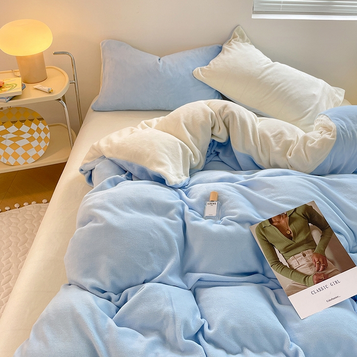 91家纺网 家纺一手货源 找家纺 卡斯诺家纺馆 2025新款200克牛奶绒四件套 冰川蓝奶白