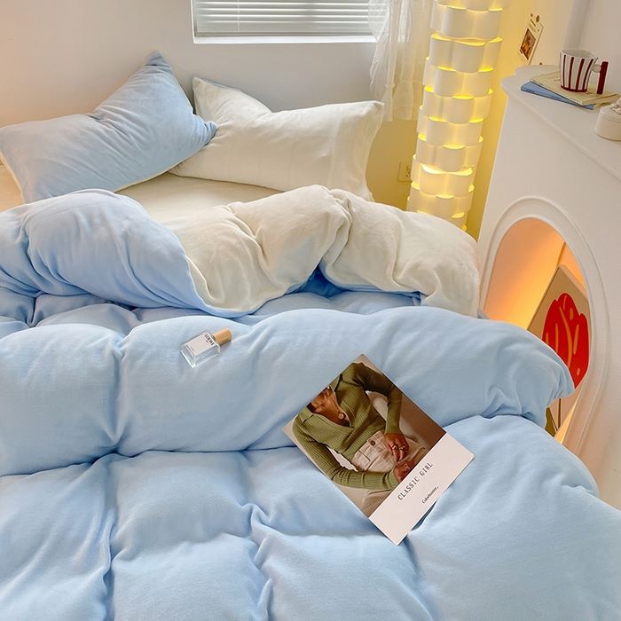 91家纺网 家纺一手货源 找家纺 卡斯诺家纺馆 2025新款200克牛奶绒四件套 冰川蓝奶白