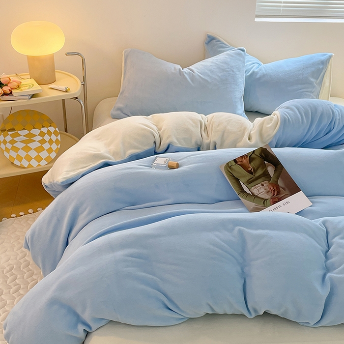 91家纺网 家纺一手货源 找家纺 卡斯诺家纺馆 2025新款200克牛奶绒四件套 冰川蓝奶白