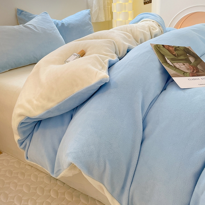 91家纺网 家纺一手货源 找家纺 卡斯诺家纺馆 2025新款200克牛奶绒四件套 冰川蓝奶白