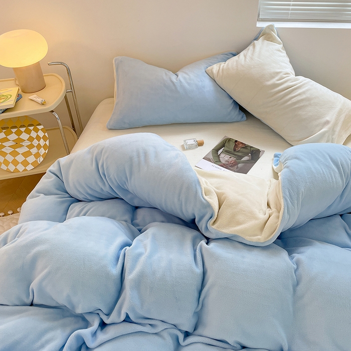 91家纺网 家纺一手货源 找家纺 卡斯诺家纺馆 2025新款200克牛奶绒四件套 冰川蓝奶白