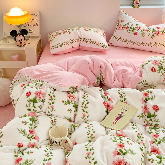 91家纺网 家纺一手货源 找家纺 卡斯诺家纺馆 2025新款200克牛奶绒四件套 浮华若梦