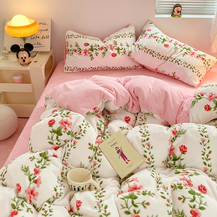 91家纺网 家纺一手货源 找家纺 卡斯诺家纺馆 2025新款200克牛奶绒四件套 浮华若梦