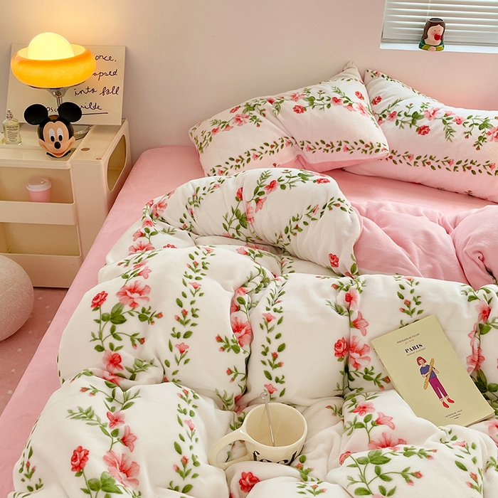 91家纺网 家纺一手货源 找家纺 卡斯诺家纺馆 2025新款200克牛奶绒四件套 浮华若梦