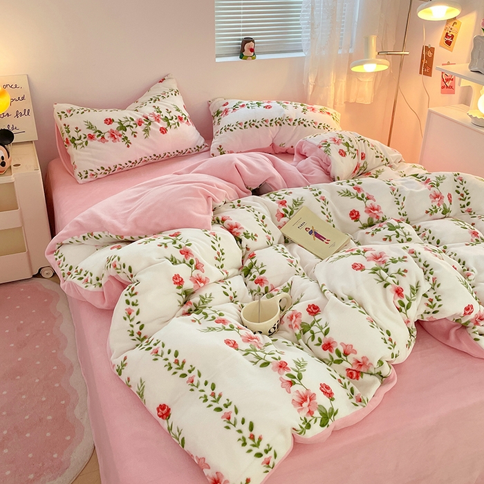 91家纺网 家纺一手货源 找家纺 卡斯诺家纺馆 2025新款200克牛奶绒四件套 浮华若梦