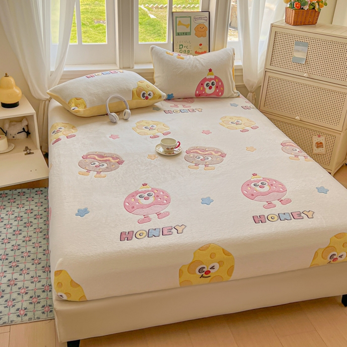 91家纺网 家纺一手货源 找家纺 娜朵家纺 2025新款180克雪花绒印花床笠 海绵宝贝