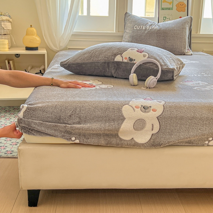 娜朵家纺 2025新款180克雪花绒印花床笠 呆萌小熊