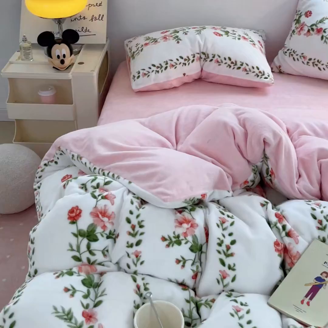 91家纺网 家纺一手货源 找家纺 卡斯诺家纺馆 2025新款200克牛奶绒四件套 浮华若梦