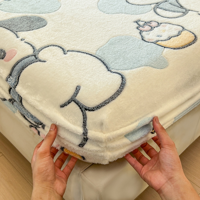 91家纺网 家纺一手货源 找家纺 娜朵家纺 2025新款180克雪花绒印花床笠 萌犬生活