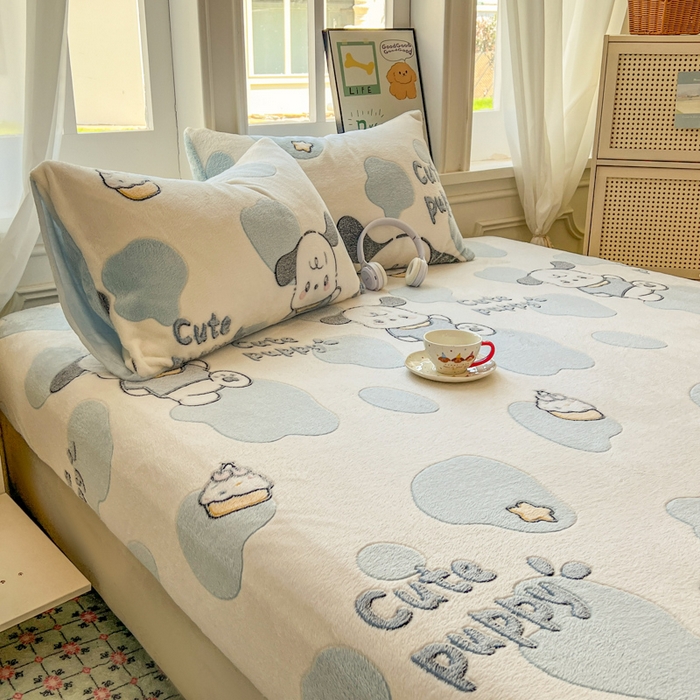 91家纺网 家纺一手货源 找家纺 娜朵家纺 2025新款180克雪花绒印花床笠 萌犬生活