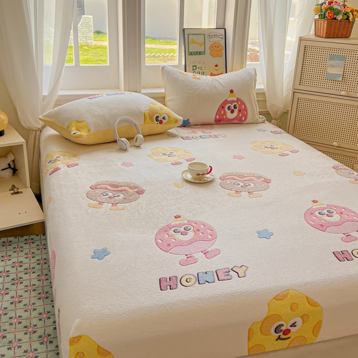 91家纺网 家纺一手货源 找家纺 娜朵家纺 2025新款180克雪花绒印花床笠 海绵宝贝