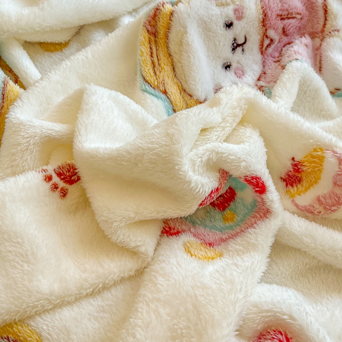 91家纺网 家纺一手货源 找家纺 娜朵家纺 2025新款180克雪花绒印花床笠 小狗贝贝