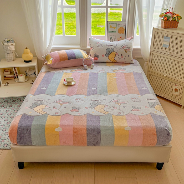 91家纺网 家纺一手货源 找家纺 娜朵家纺 2025新款180克雪花绒印花床笠 萝卜兔