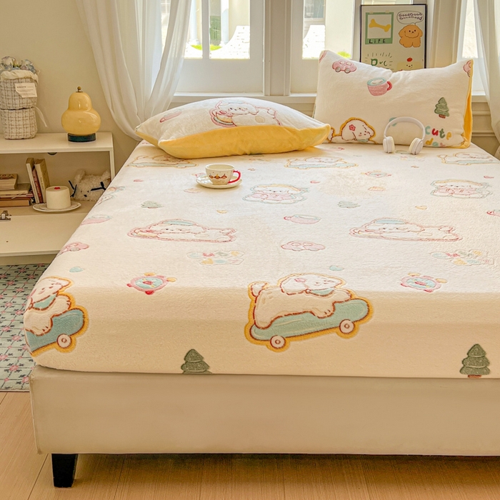 91家纺网 家纺一手货源 找家纺 娜朵家纺 2025新款180克雪花绒印花床笠 小狗贝贝