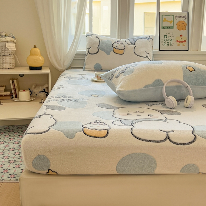 91家纺网 家纺一手货源 找家纺 娜朵家纺 2025新款180克雪花绒印花床笠 萌犬生活