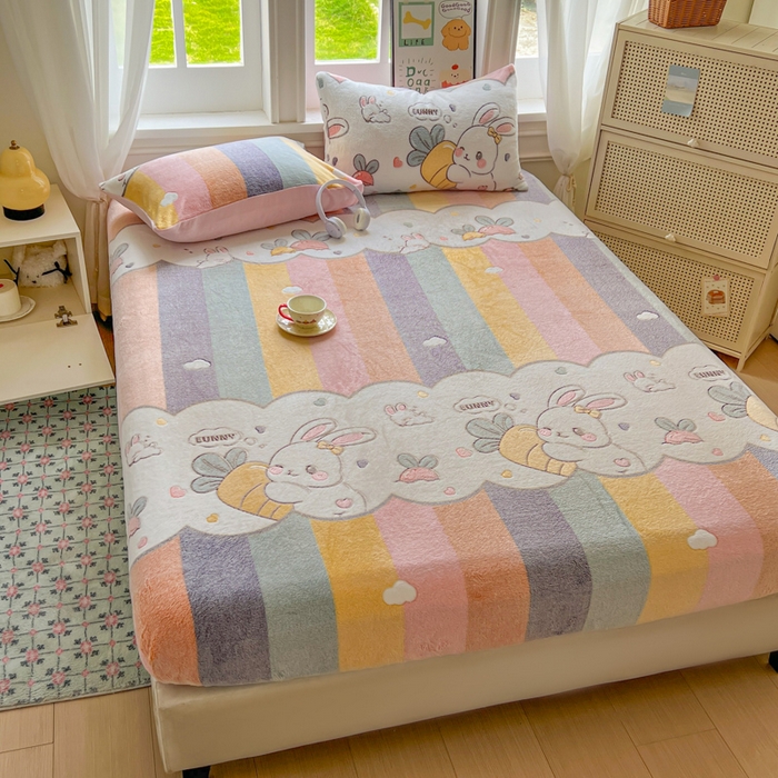 91家纺网 家纺一手货源 找家纺 娜朵家纺 2025新款180克雪花绒印花床笠 萝卜兔