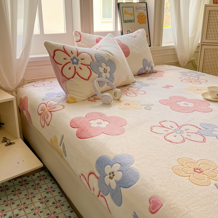 91家纺网 家纺一手货源 找家纺 娜朵家纺 2025新款180克雪花绒印花床笠 花之语