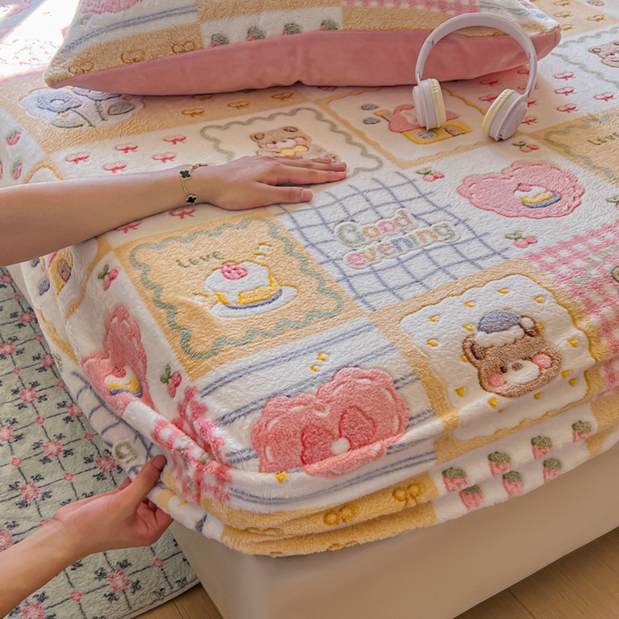 91家纺网 家纺一手货源 找家纺 娜朵家纺 2025新款180克雪花绒印花床笠 浪漫满屋