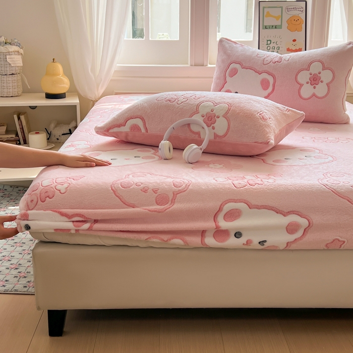 娜朵家纺 2025新款180克雪花绒印花床笠 甜心小熊