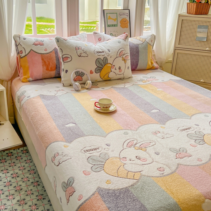 91家纺网 家纺一手货源 找家纺 娜朵家纺 2025新款180克雪花绒印花床笠 萝卜兔