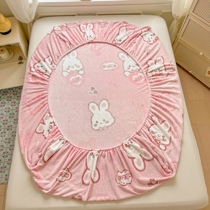 91家纺网 家纺一手货源 找家纺 娜朵家纺 2025新款180克雪花绒印花床笠 樱桃兔