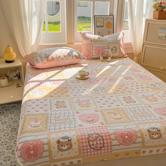 91家纺网 家纺一手货源 找家纺 娜朵家纺 2025新款180克雪花绒印花床笠 浪漫满屋