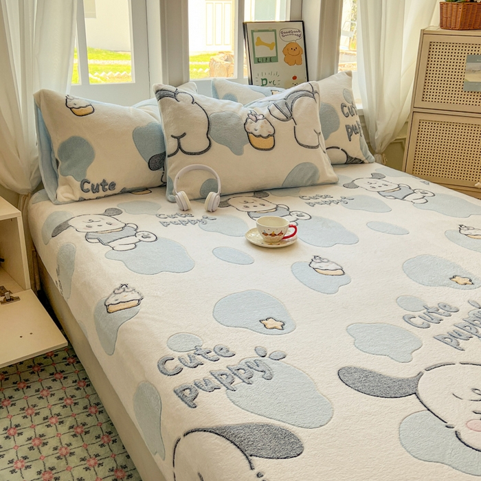 91家纺网 家纺一手货源 找家纺 娜朵家纺 2025新款180克雪花绒印花床笠 萌犬生活