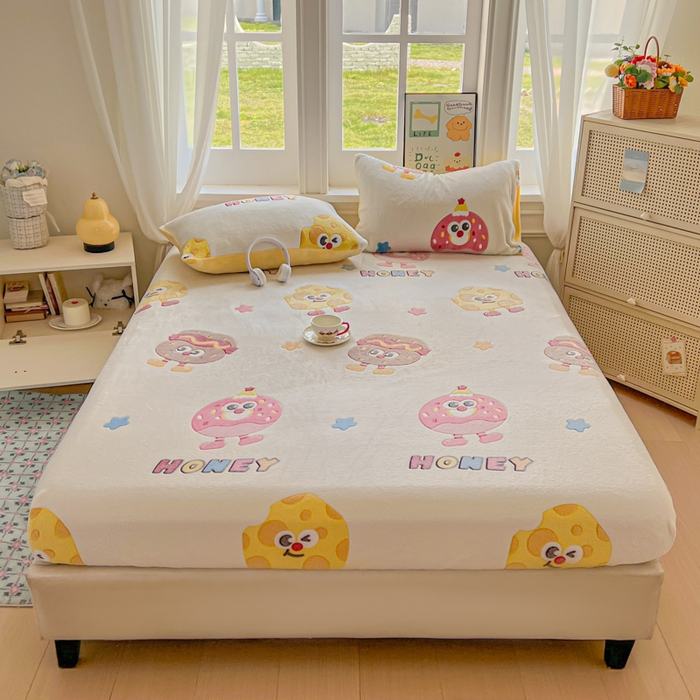 91家纺网 家纺一手货源 找家纺 娜朵家纺 2025新款180克雪花绒印花床笠 海绵宝贝